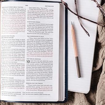 NKJV Thinline Bible, Large Print, Purple - Image 2
