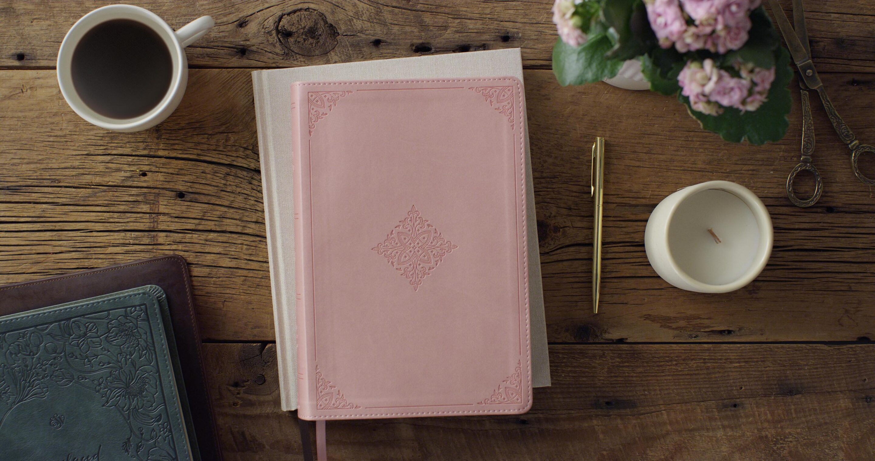 ESV Holy Bible: Dyslexia-Friendly Edition, Blush Rose - Image 2
