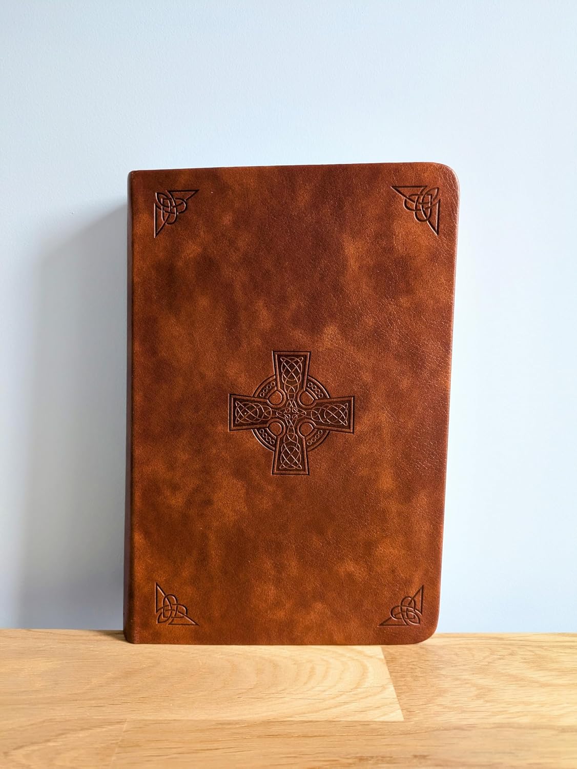 NIV Celtic Bible, Brown - Image 2